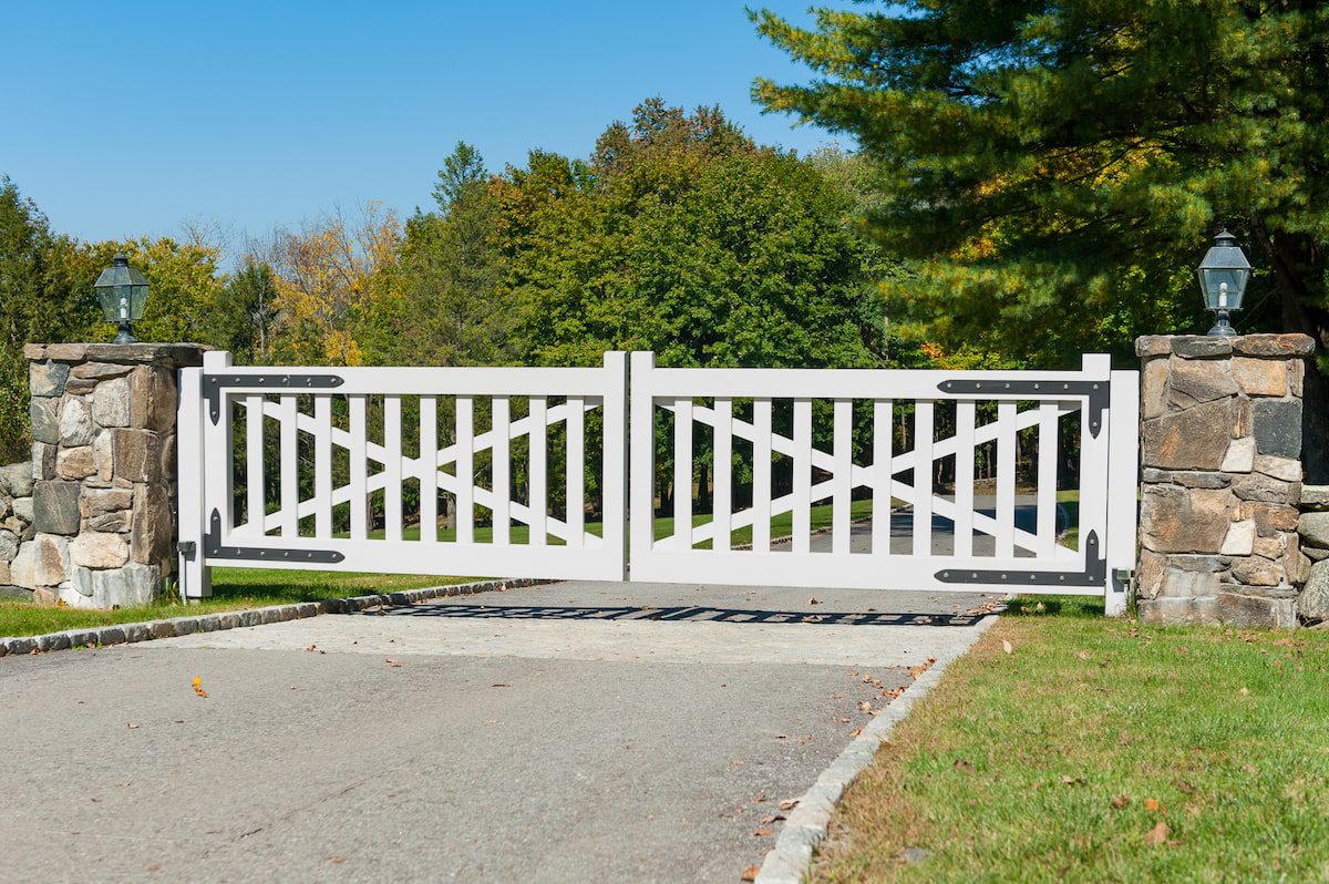 wood-driveway-gate-black-hardware-white-1