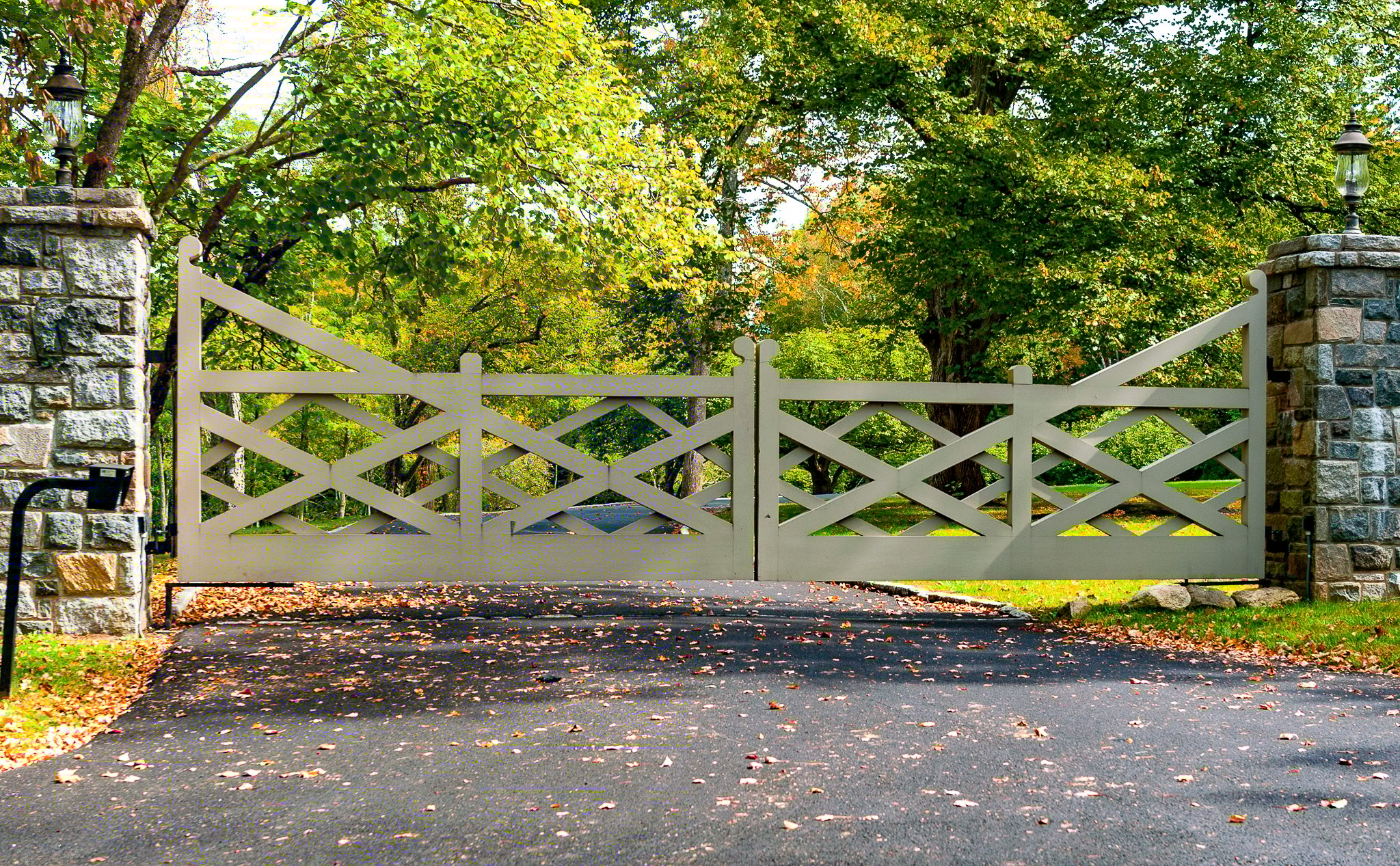 Modern barn style driveway gate